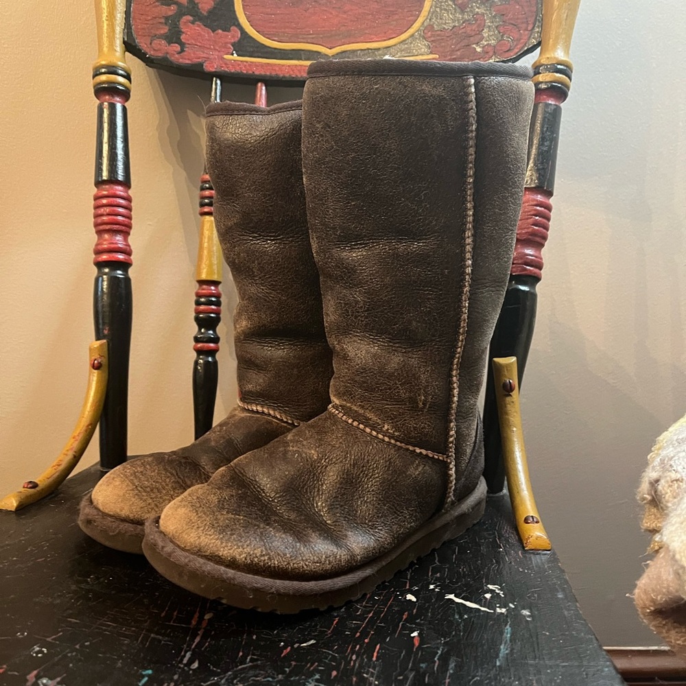 Ugg Australia Boots women’s size W6 classic tall bomber boots (very well used)